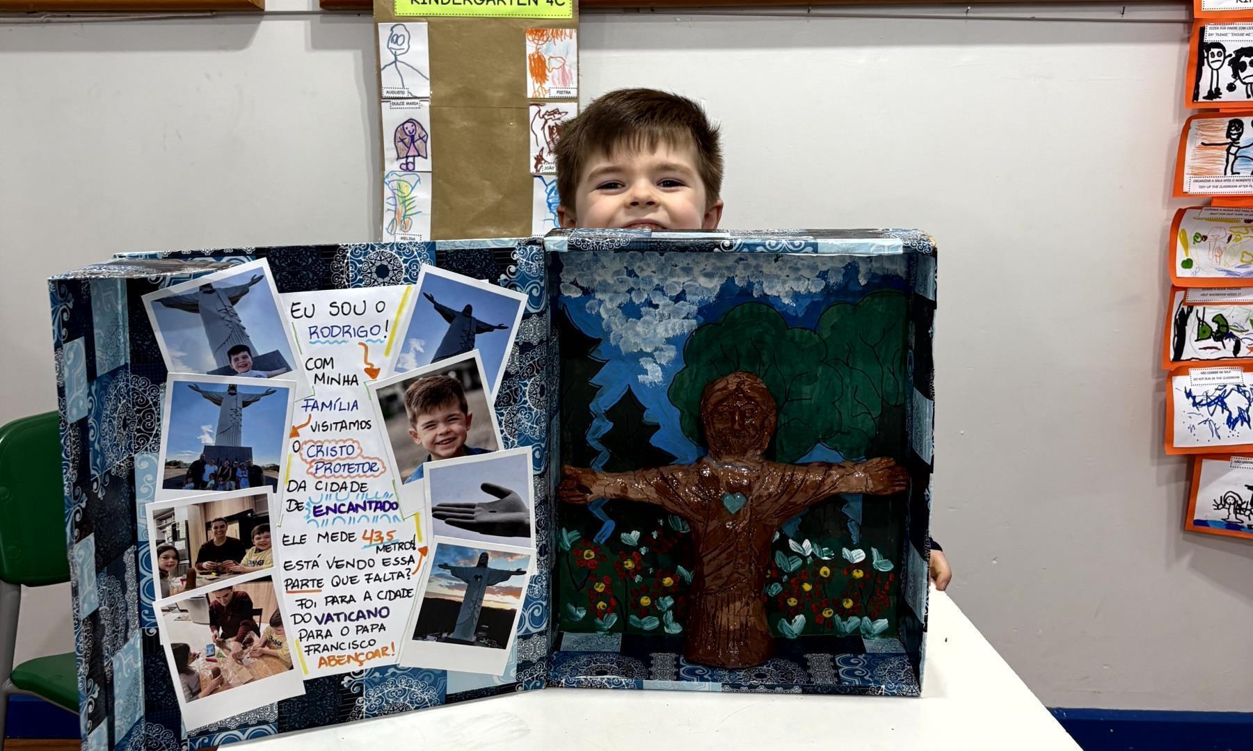  Kindergarten 4C da Unidade Pindorama estudam obras famosas que existem pelo mundo