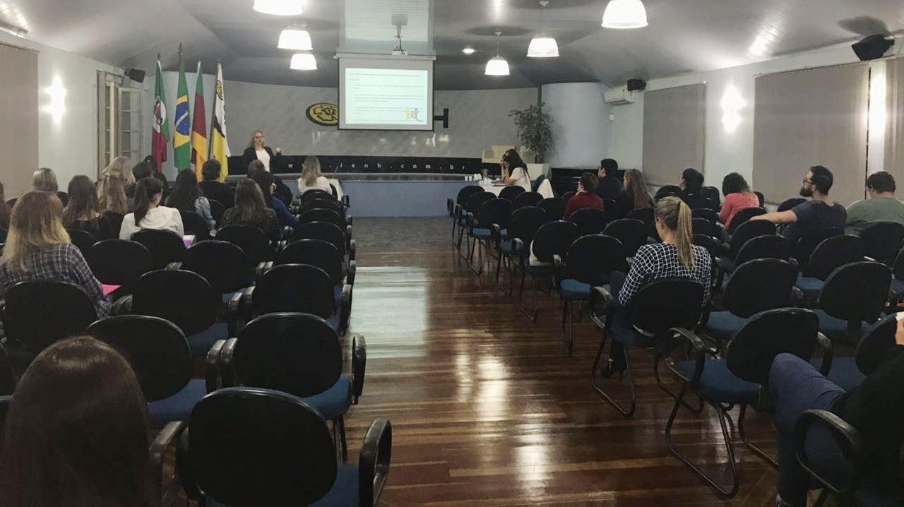 Acadêmicos de Psicologia apresentam projetos para bancas de avaliação