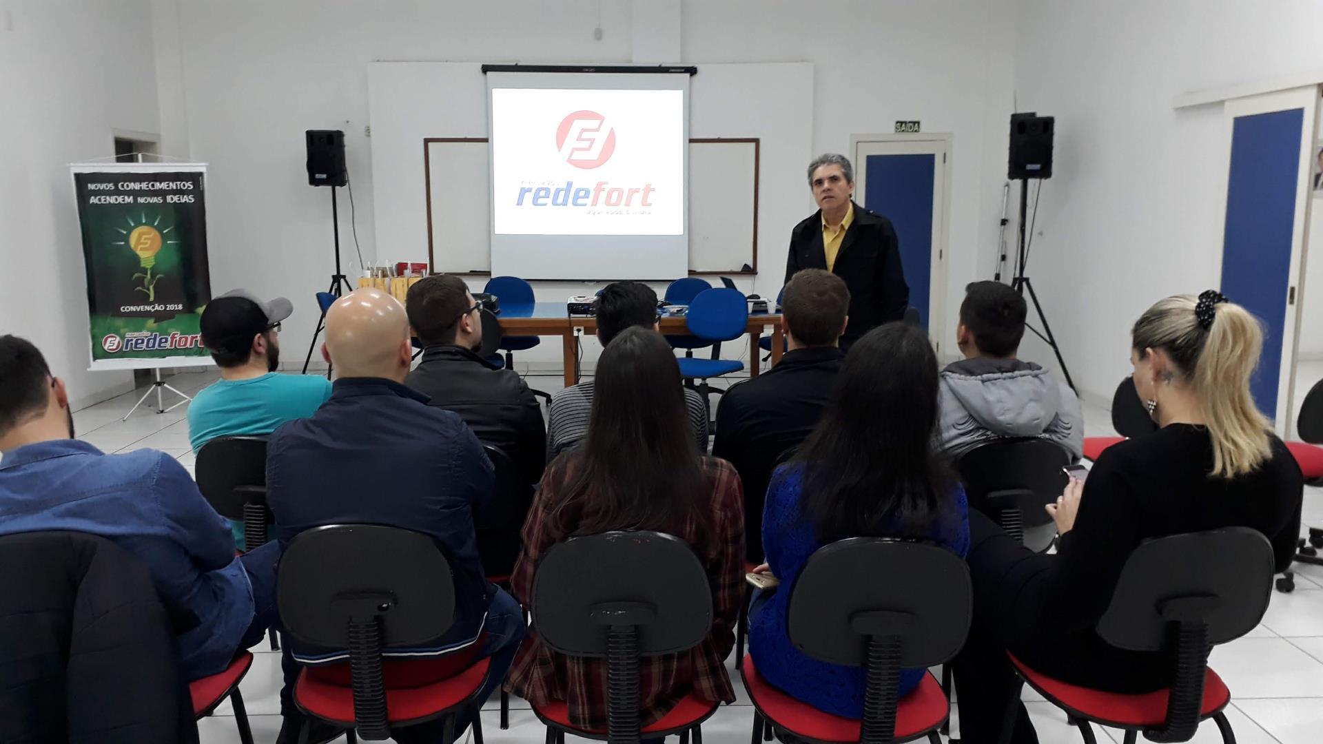 Acadêmicos realizam pesquisa de campo na sede administrativa da RedeFort Mercados