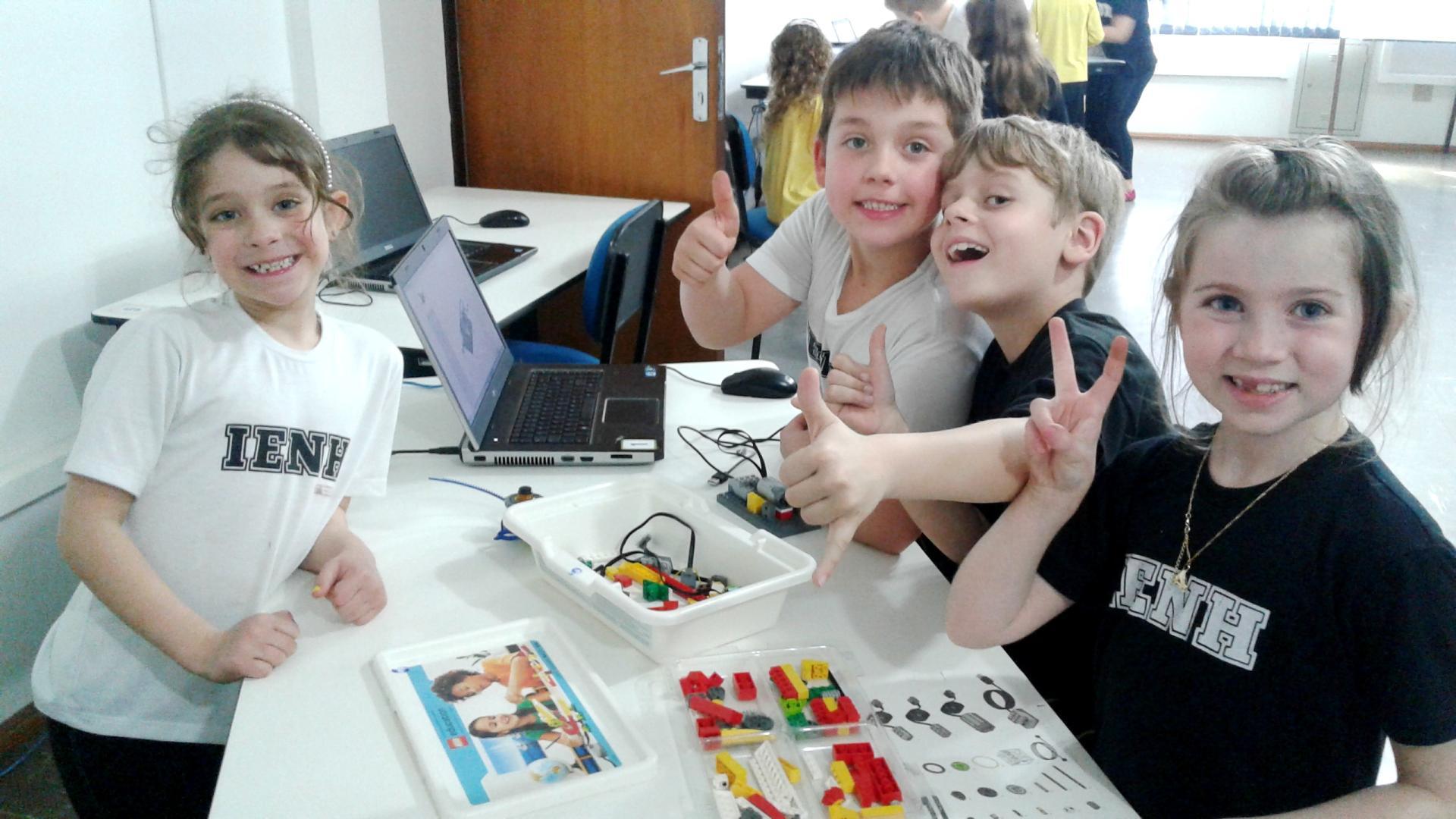 Alunos criam mascote olímpico com programação no Lego Education