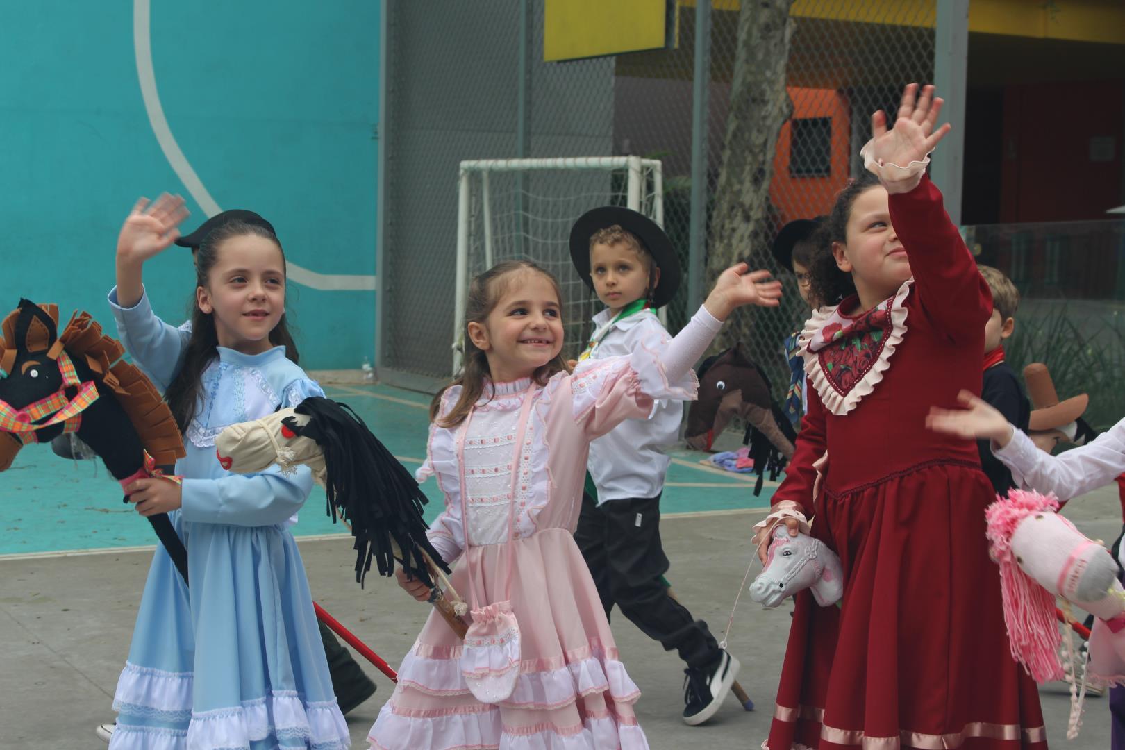 Alunos da IENH celebram a Semana Farroupilha com vivências da cultura gaúcha