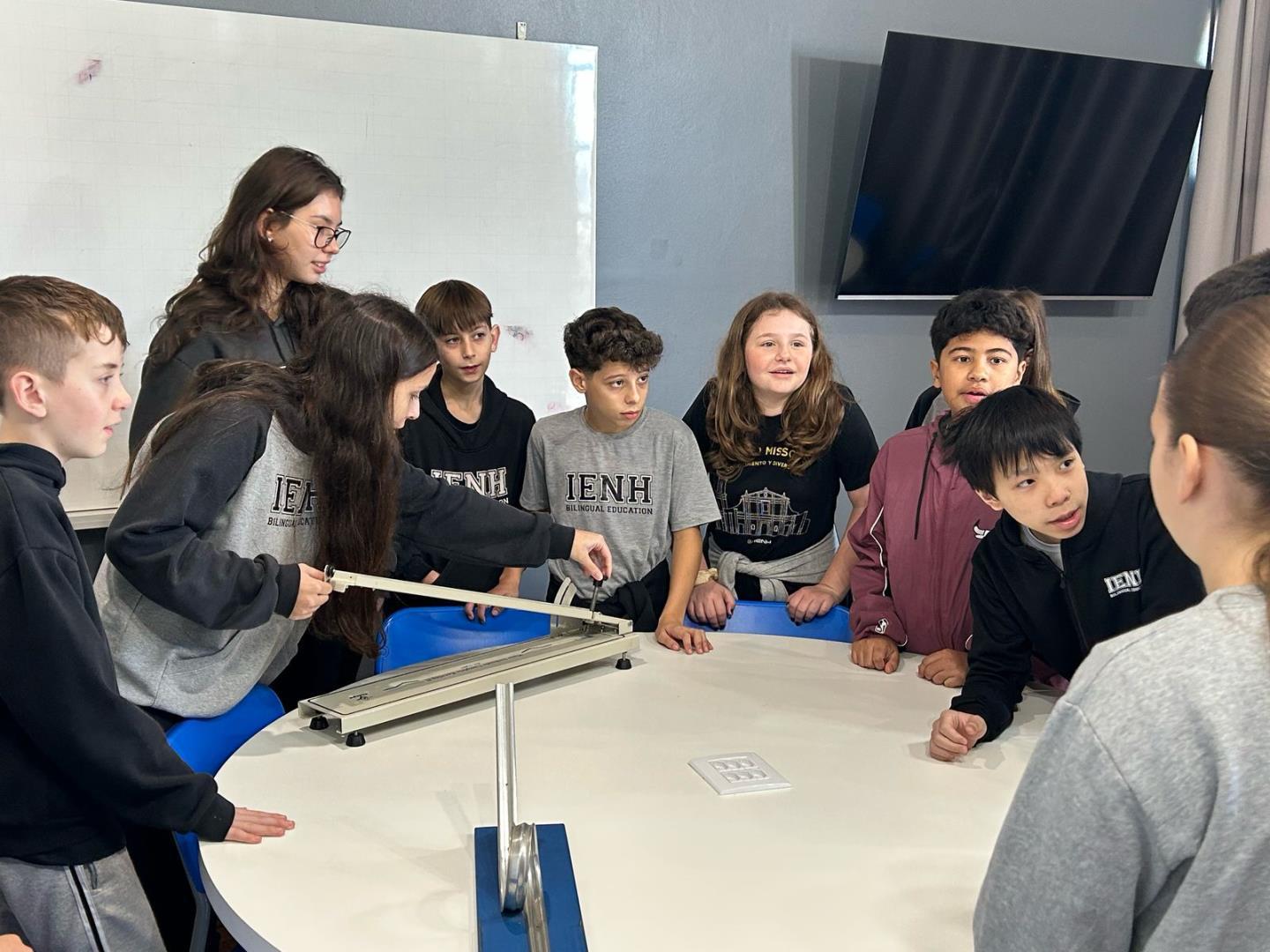 Alunos do Year 6 da IENH participam do Pinwaldo na Unidade Fundação Evangélica