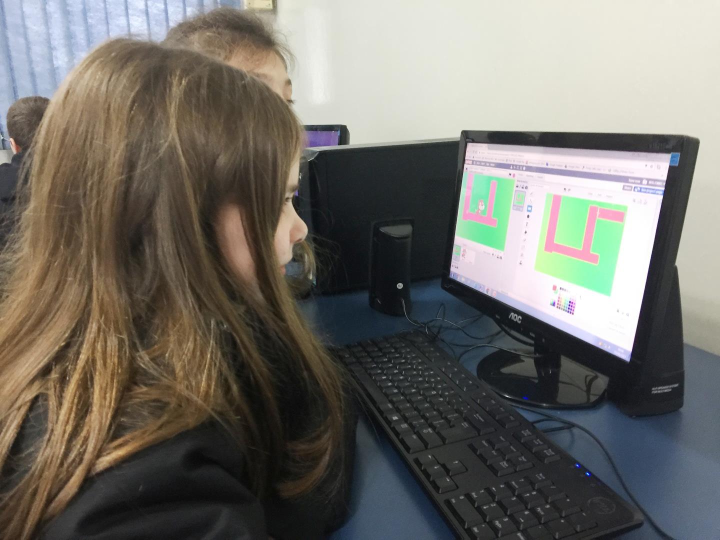 Alunos homenageiam pais em três idiomas e com cartões digitais  Alunos homenageiam pais em três idiomas e com cartões digitais