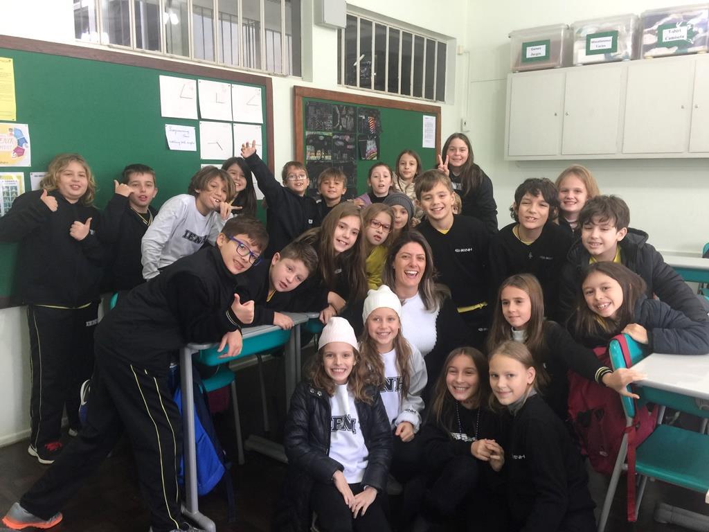 Alunos realizam projeto de pesquisa em três idiomas e participam de encontro com publicitária