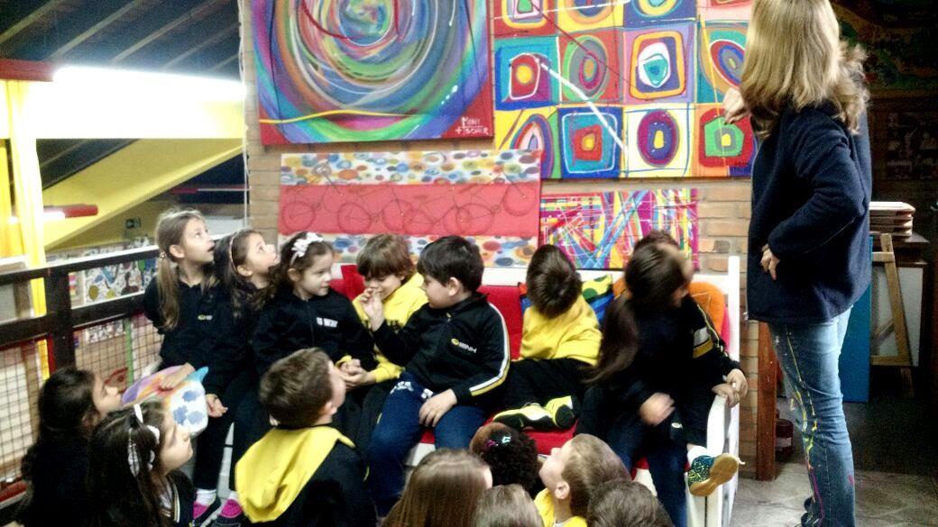 Alunos visitam o atelier Fazendo Arte