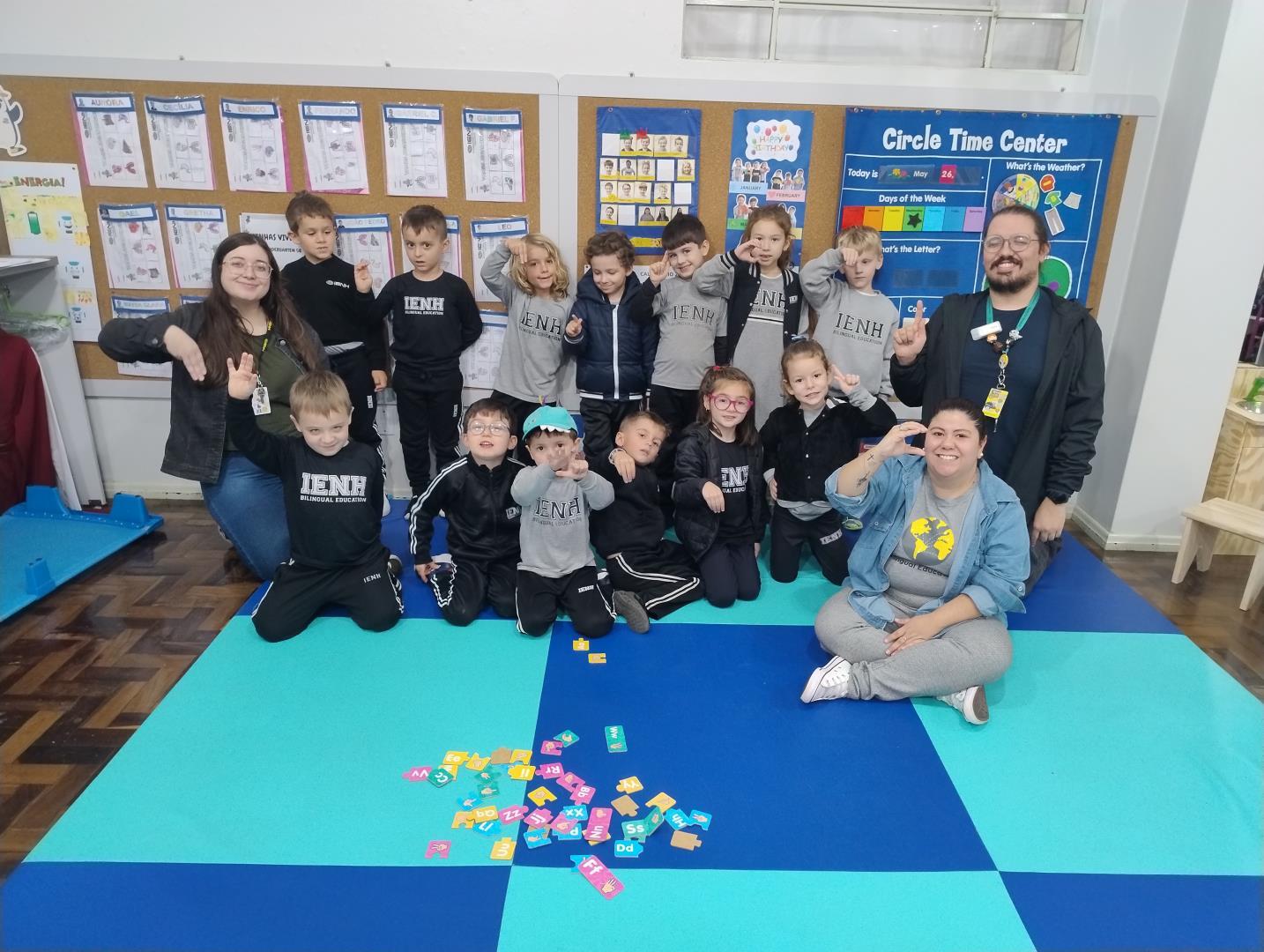 Aprendizado de Libras promove empatia e respeito no Kindergarten 5B da Unidade Oswaldo Cruz 