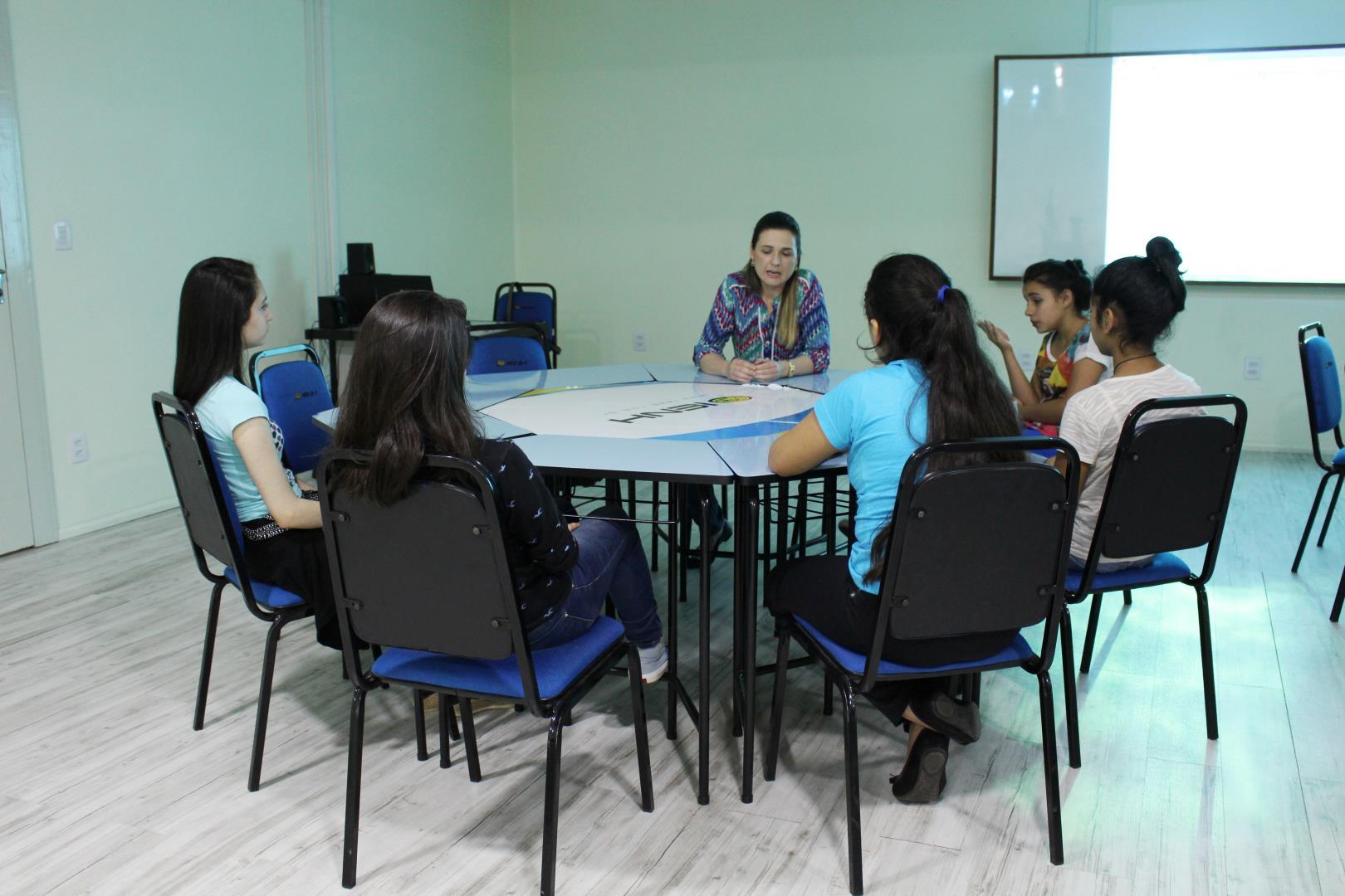 Arte em Movimento realiza Seminário de Adolescência