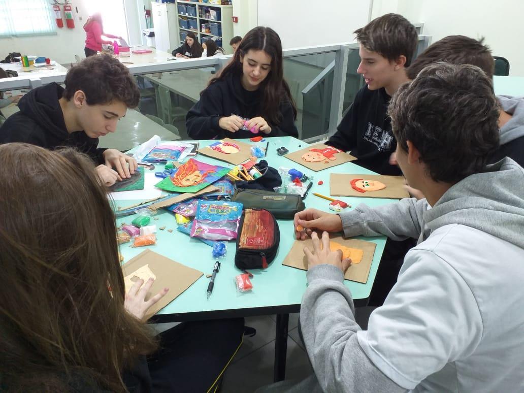 Artes Grega e Romana são trabalhadas em atividade de representação da figura humana Artes Grega e Romana são trabalhadas em atividade de representação da figura humana