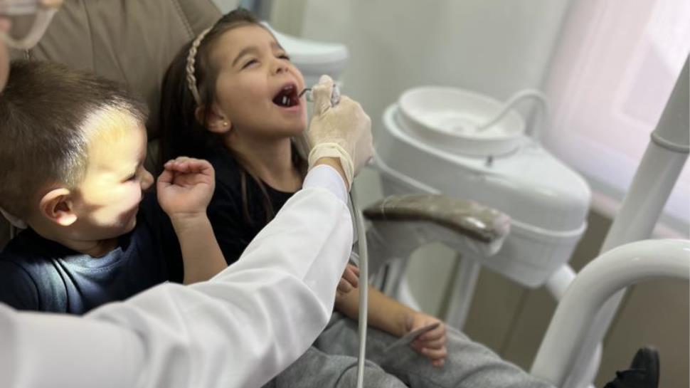 Atividade educativa introduz crianças da Unidade Oswaldo Cruz ao mundo dos dentistas
