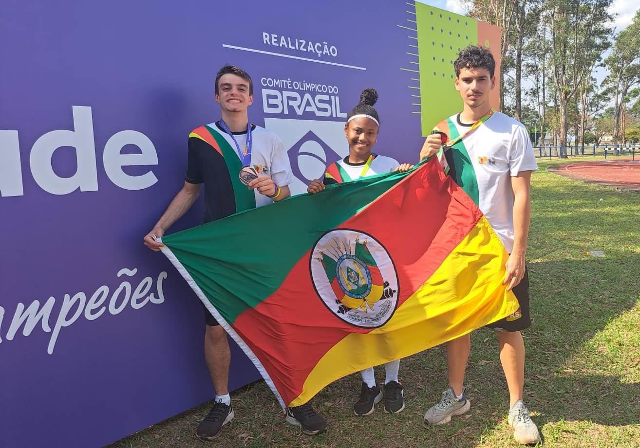 Atleta da IENH conquista medalha de bronze nos Jogos Escolares da Juventude