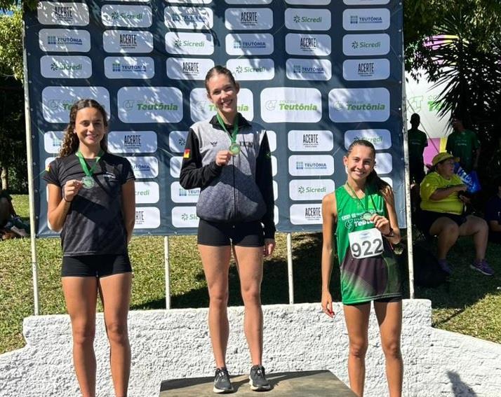Atletismo da IENH conquista 18 medalhas no Troféu Teutônia