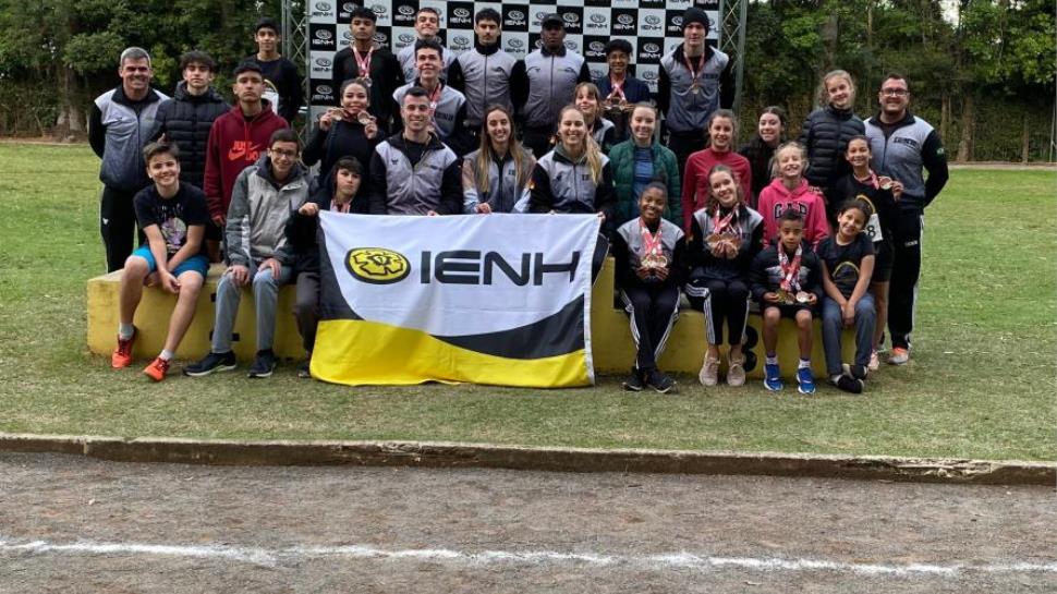 Atletismo da IENH conquista 54 medalhas no Troféu IENH de Atletismo