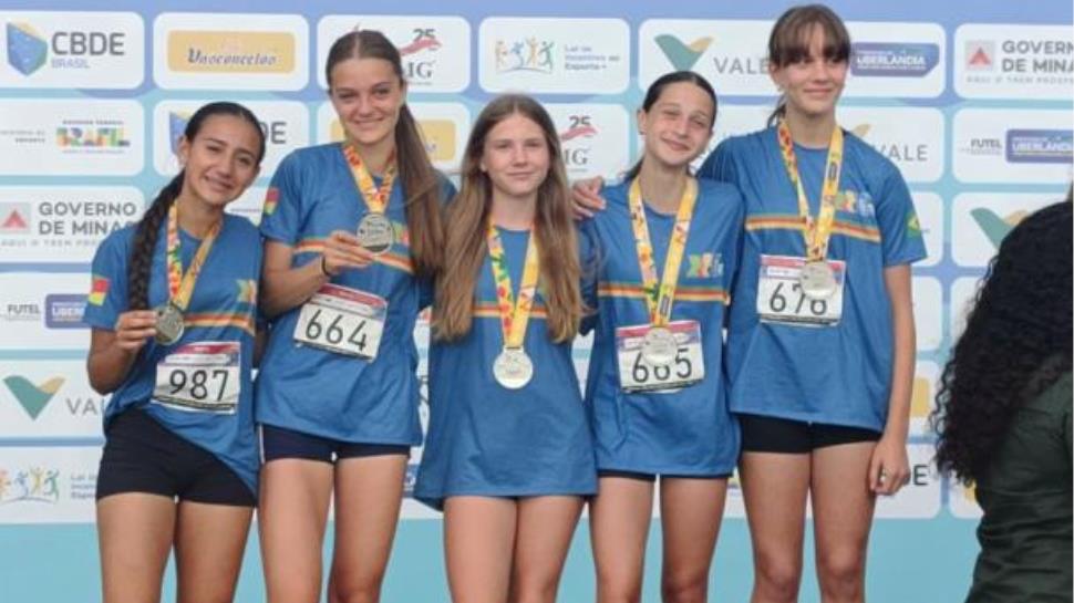 Atletismo da IENH conquista medalha no JEBs de 12 a 14 anos Atletismo da IENH conquista medalha no JEBs de 12 a 14 anos
