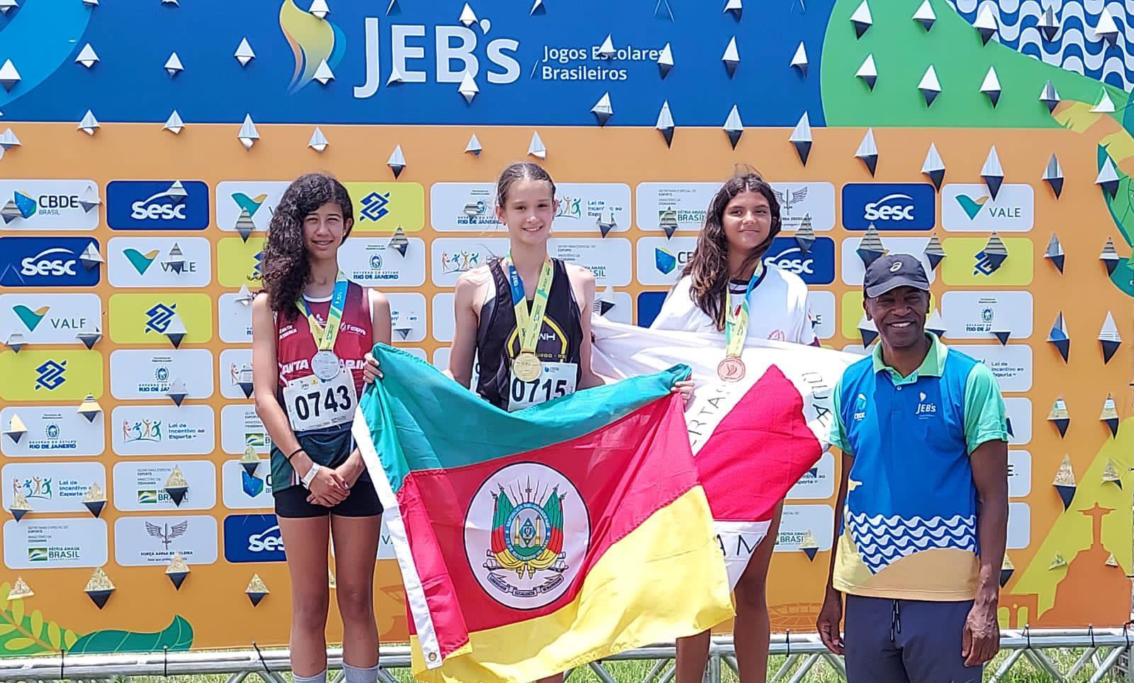 Atletismo da IENH conquista medalhas no JEBs de 12 a 14 anos