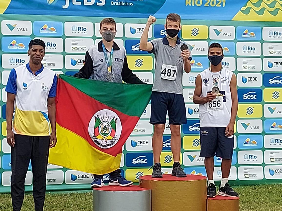 Atletismo da IENH conquista ouro e pratas nos Jogos Escolares Brasileiros