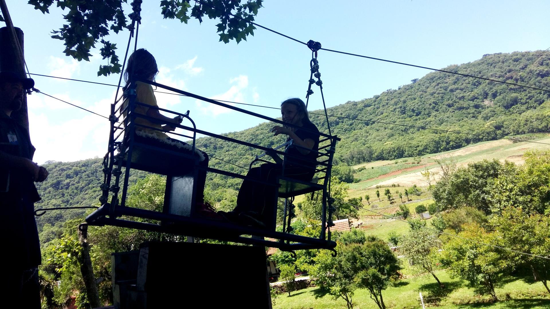 Aula a céu aberto reúne alunos em Nova Petrópolis