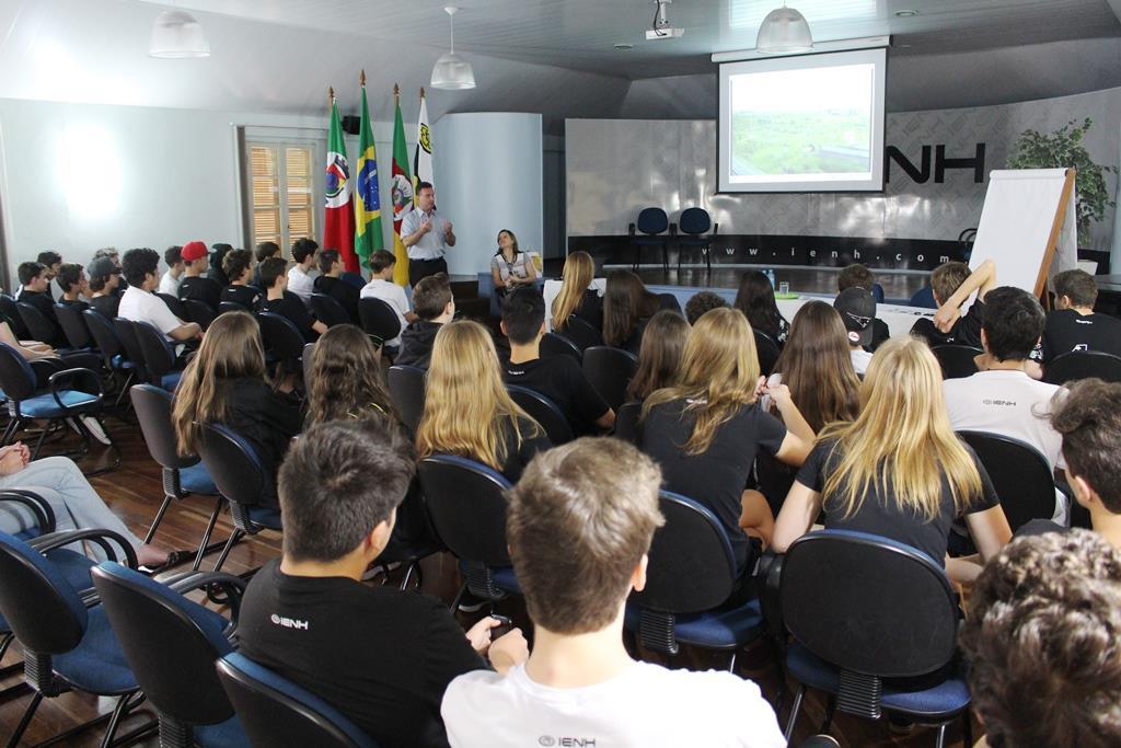 China é tema de palestra em Inglês para alunos bilíngues  China é tema de palestra em Inglês para alunos bilíngues