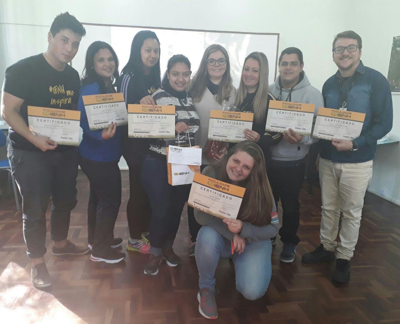 Colaboradores do Pindorama recebem certificados do Curso de Libras