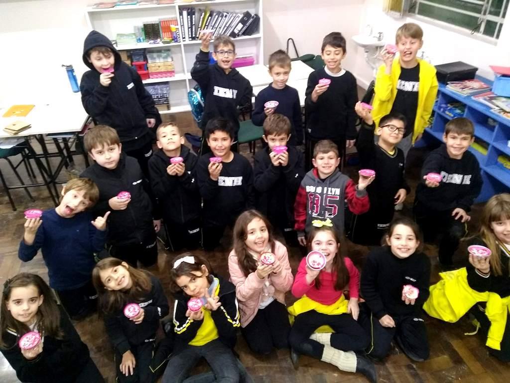 Colaboratividade no preparo de cupcakes com instruções em Inglês Colaboratividade no preparo de cupcakes com instruções em Inglês