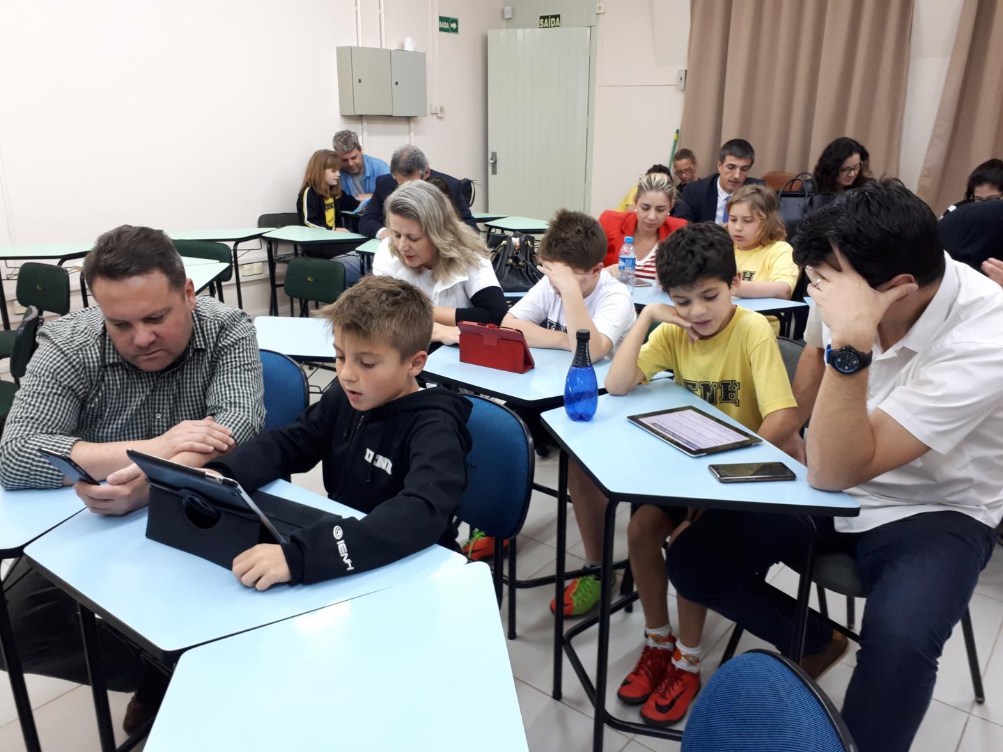 Conexão pela Aprendizagem – Alunos ensinam pais a usarem o Google Classroom Conexão pela Aprendizagem – Alunos ensinam pais a usarem o Google Classroom