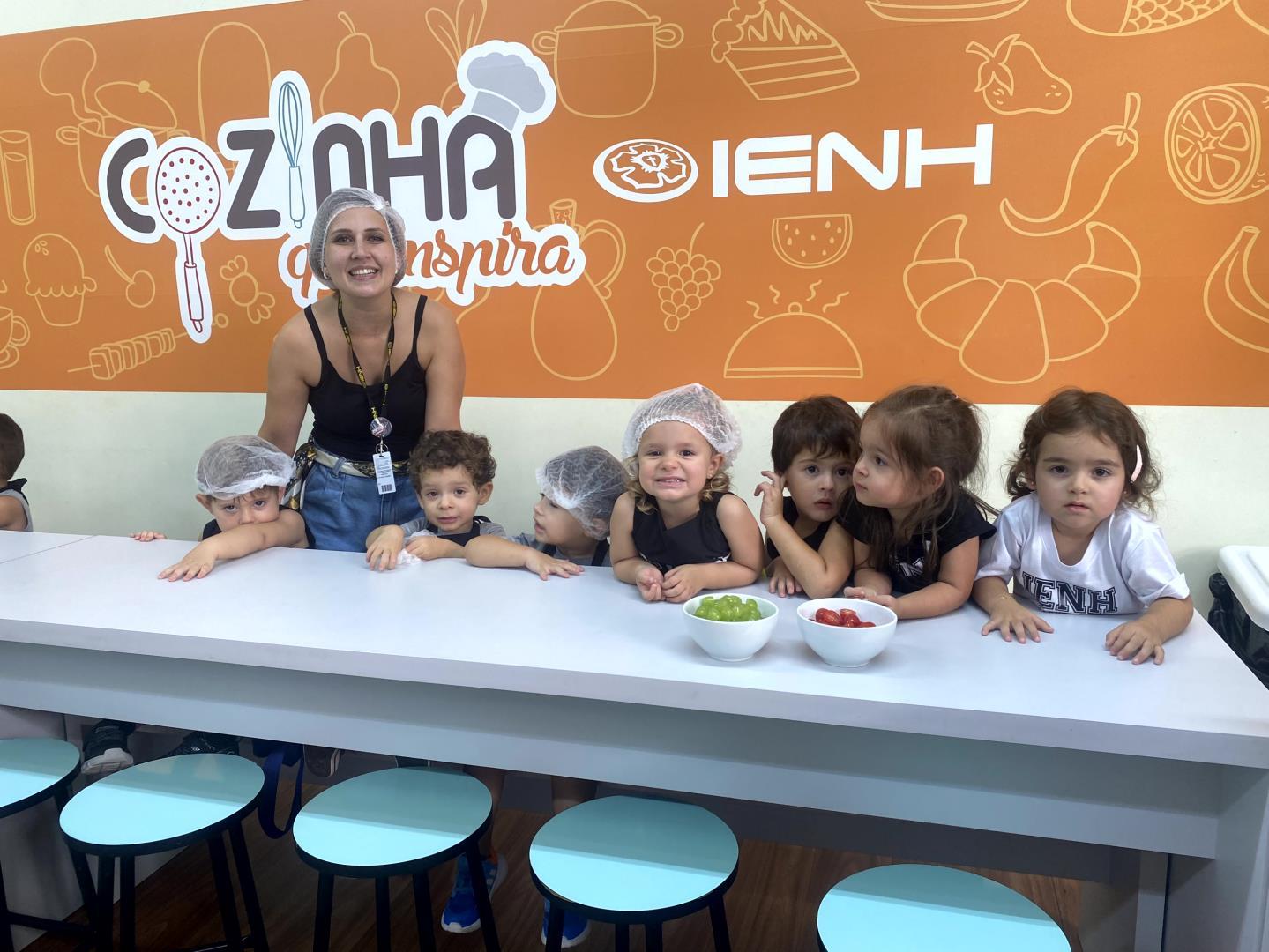 Cooking class incentiva autonomia e hábitos saudáveis no Kindergarten 2 da Unidade Pindorama