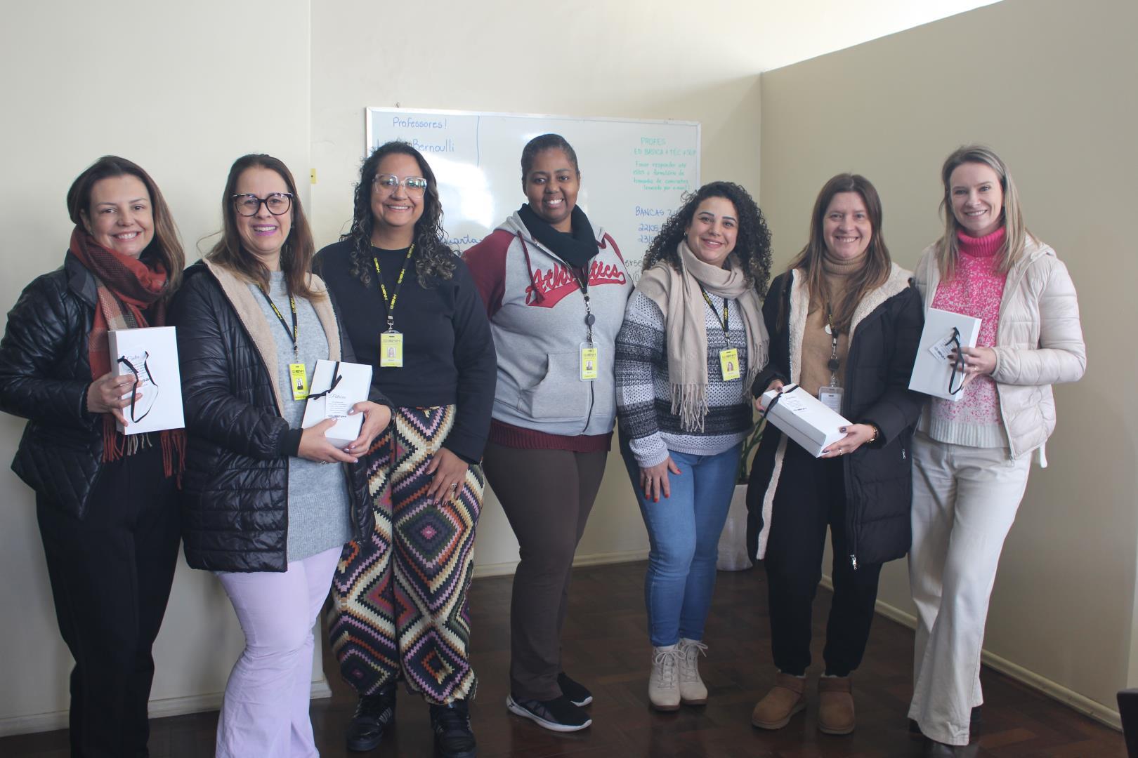 Coordenadoras e Núcleo Pedagógico recebem homenagem pelo Dia do Pedagogo