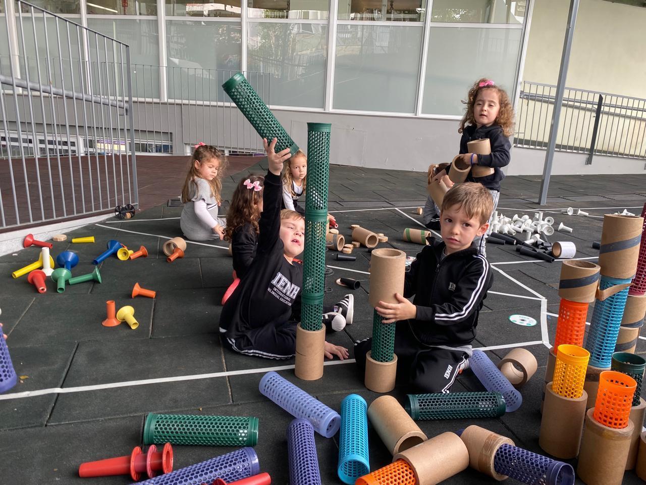 Crianças exploram criatividade e imaginação em tarde lúdica na Unidade Oswaldo Cruz Crianças exploram criatividade e imaginação em tarde lúdica na Unidade Oswaldo Cruz