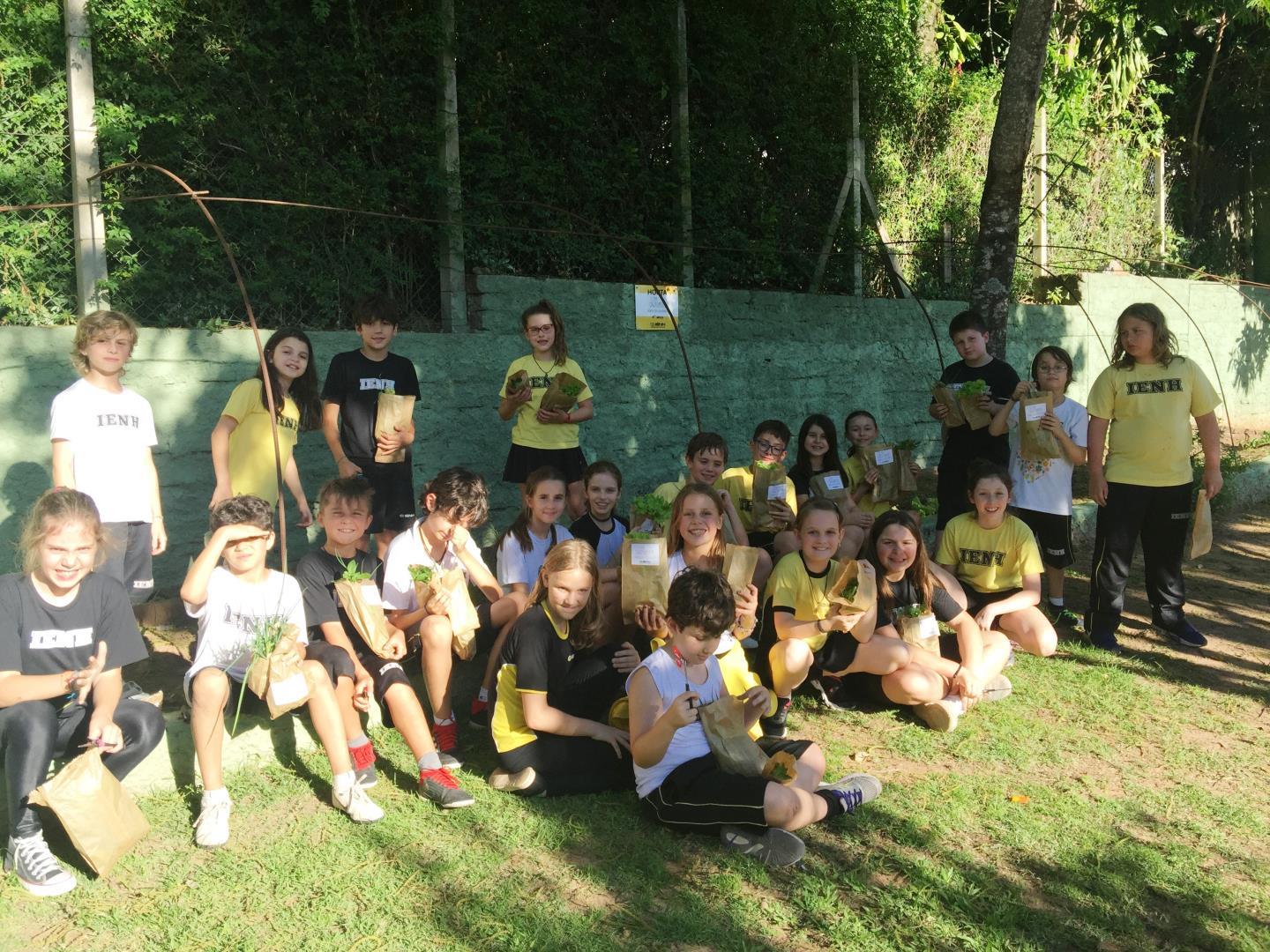 Cultivo do solo e outras aprendizagens na construção da horta escolar Cultivo do solo e outras aprendizagens na construção da horta escolar