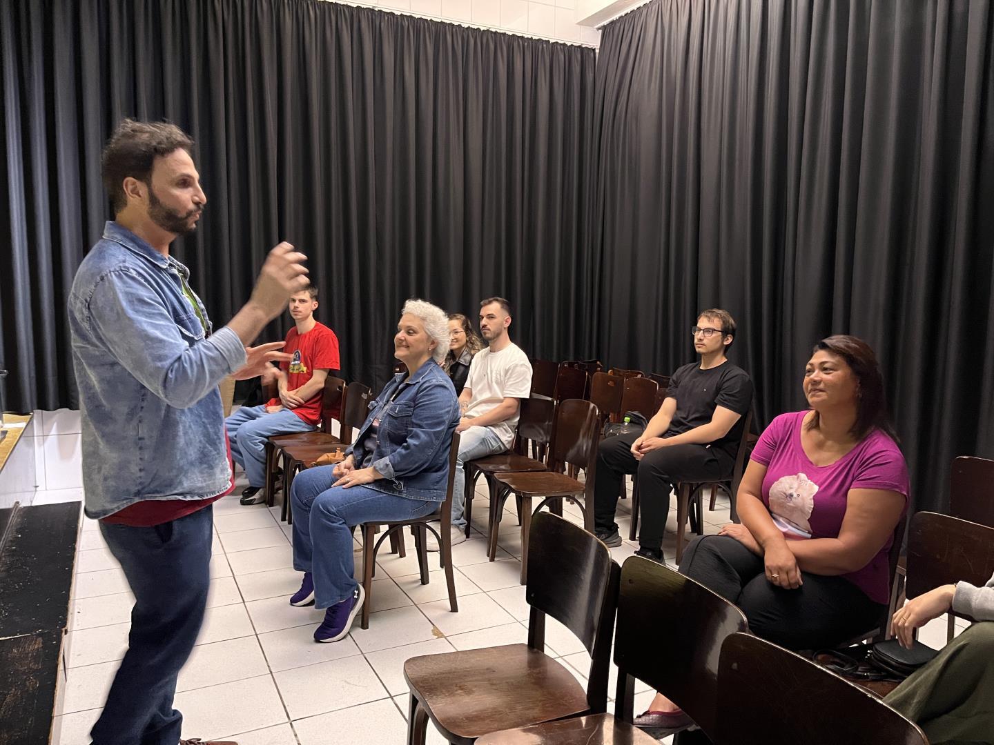 Curso de Comunicação e Criatividade utiliza jogos teatrais para aprimorar habilidades Curso de Comunicação e Criatividade utiliza jogos teatrais para aprimorar habilidades