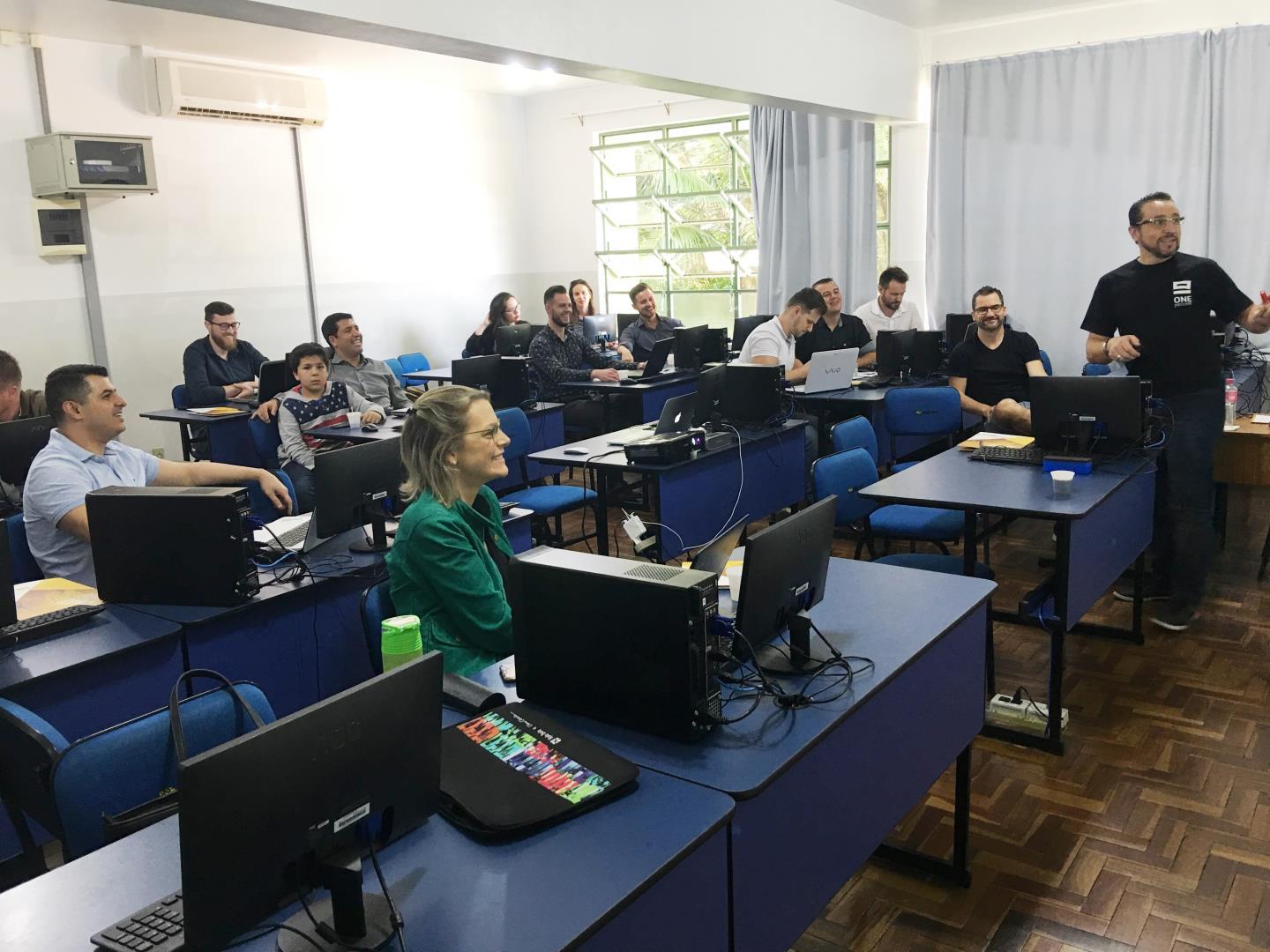 Curso sobre Blockchain e Criptoeconomia na Faculdade IENH