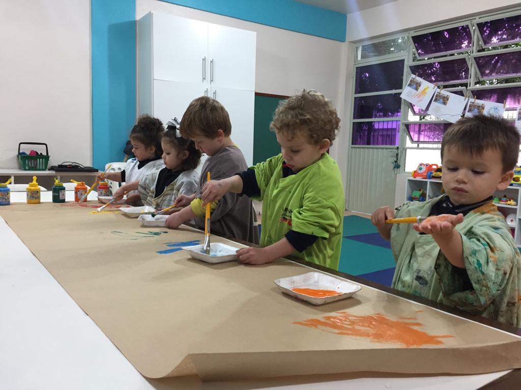 Dia do Abraço é tema de atividade em turma na Educação Infantil  Dia do Abraço é tema de atividade em turma na Educação Infantil