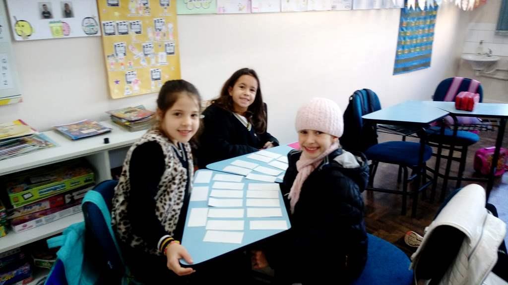 Diversão com a família para ensinar e aprender Inglês Diversão com a família para ensinar e aprender Inglês