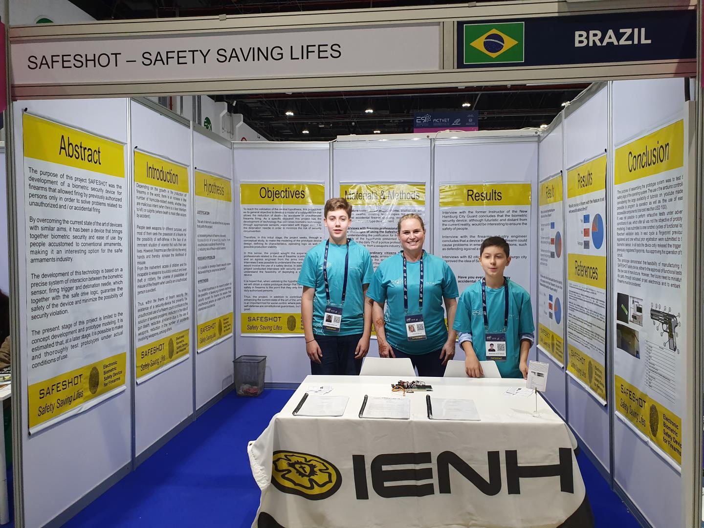 Em Abu Dhabi, pesquisa de alunos da IENH é apresentada na feira internacional MILSET ExpoSciences
