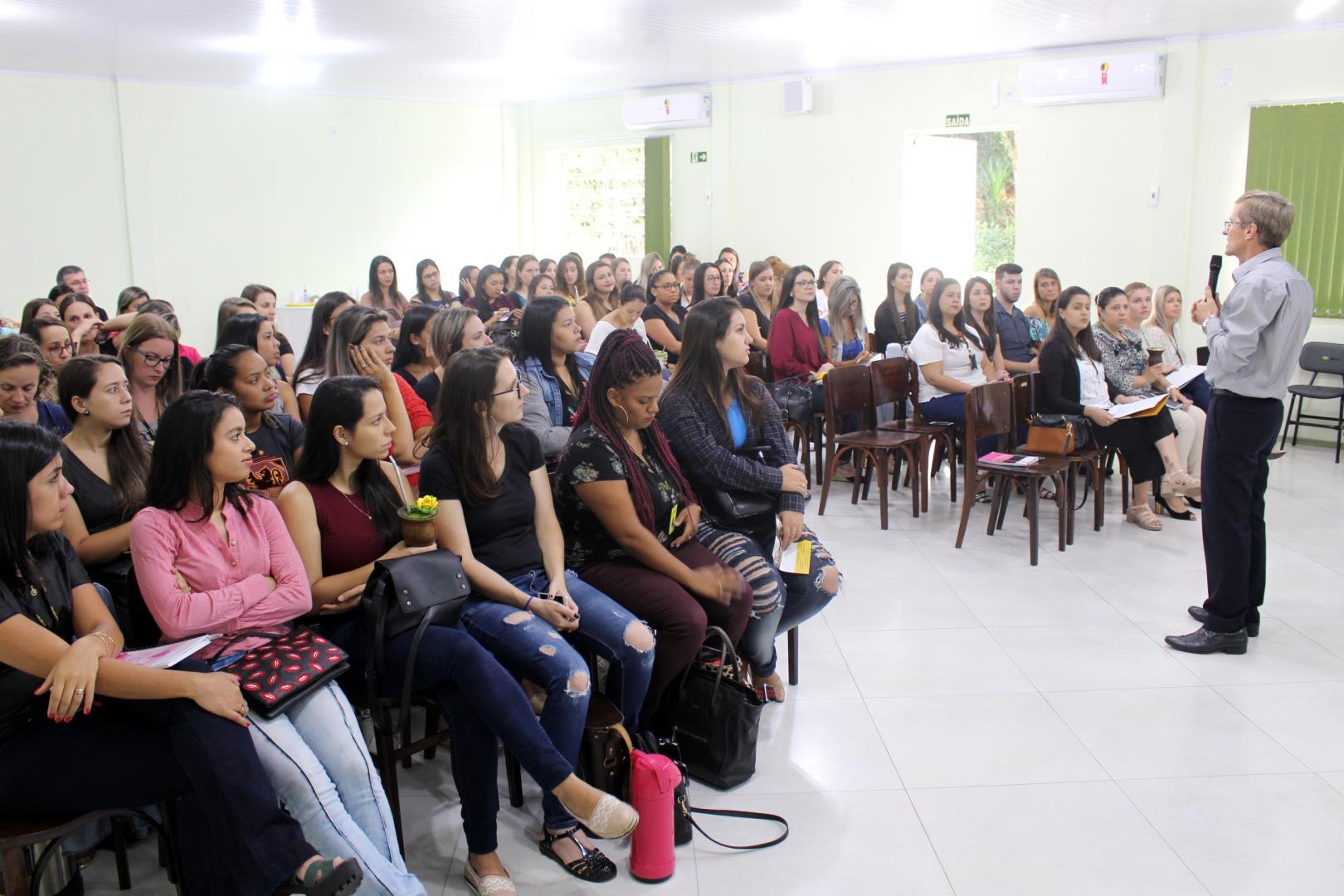 Encontro de formação das escolas parcerias da IENH acontece na Fundação Evangélica