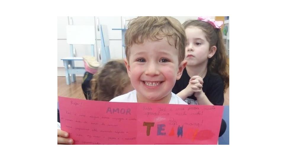 Envelopes de afeto: carinho e amor nas cartas das famílias aos estudantes Envelopes de afeto: carinho e amor nas cartas das famílias aos estudantes