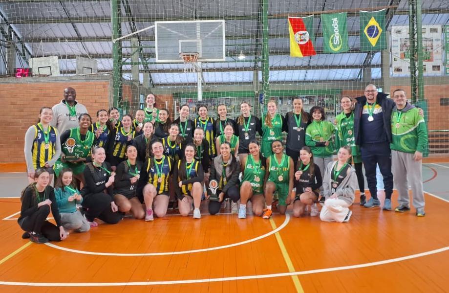 Equipe da Unidade Fundação Evangélica conquista 3º lugar no Torneio Meridional de Basquete SUB-19