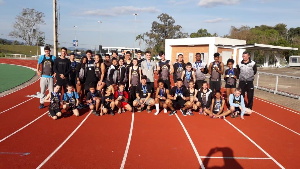 Equipe de Atletismo da IENH conquista 29 medalhas no Troféu Lajeado de Atletismo