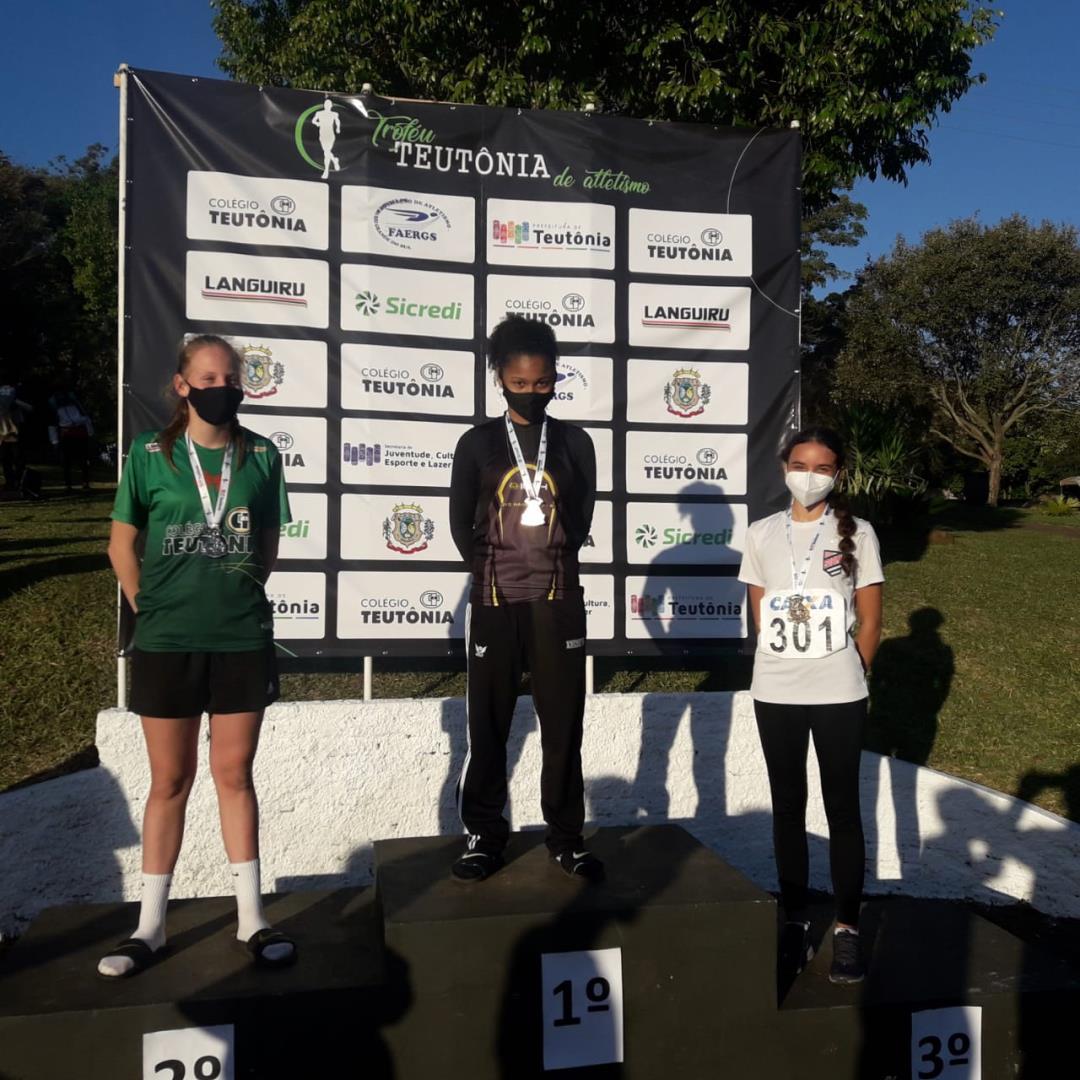 Equipe de Atletismo da IENH conquista medalhas no Troféu Teutônia