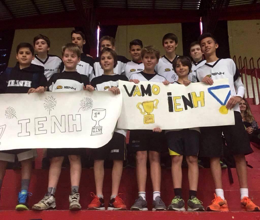 Equipe de vôlei da IENH é campeã na Olimpíada Escolar