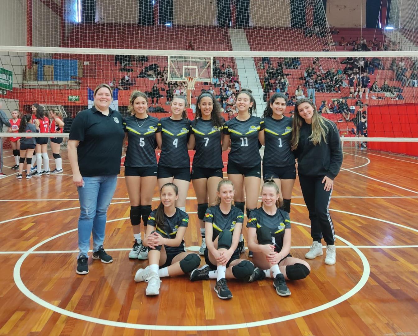 Equipe de vôlei da IENH fica com a segunda colocação na classificatória do Intercolegial Infantil