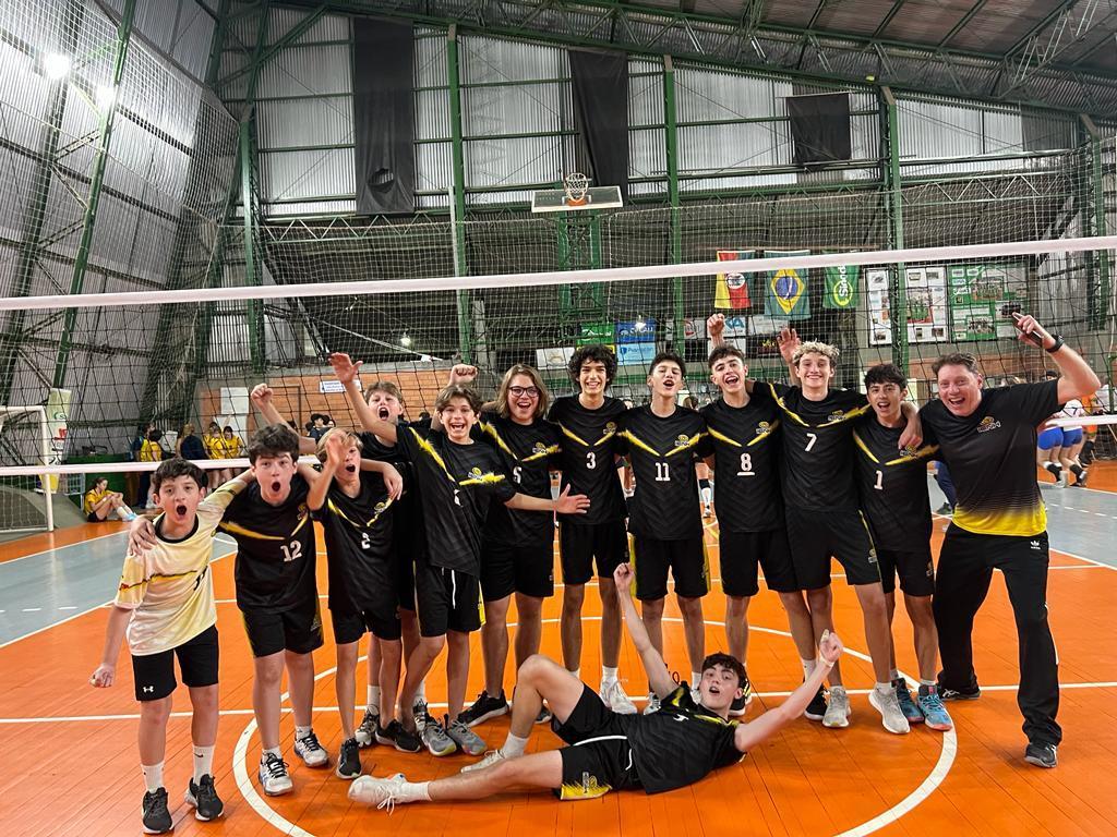 Equipe de vôlei sub-16 masculina da IENH se classifica para a final nacional da ONASE