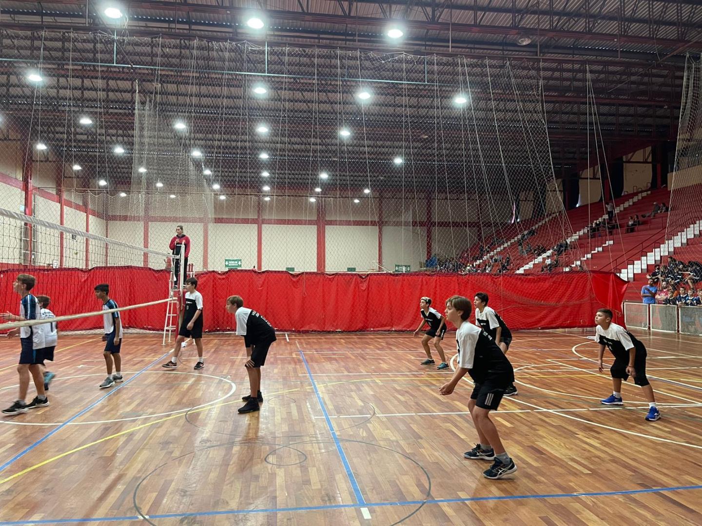 Equipe masculina mirim de voleibol da IENH estreia conquistando a 1ª etapa do Intercolegial da SGNH