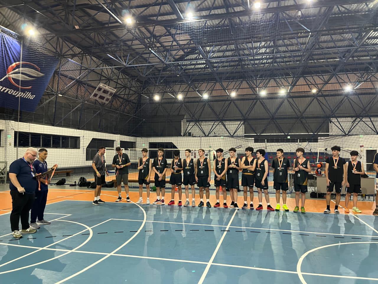 Equipe Sub15 masculino de basquete da IENH conquista a Copa Farroupilha 2025