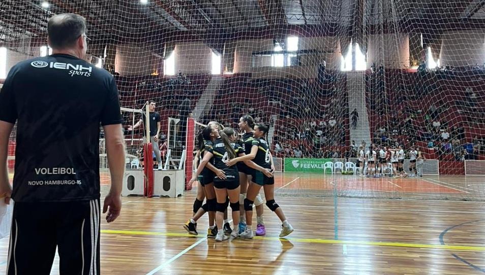 Equipes da IENH participam da 1ª etapa do Intercolegial de Voleibol da SGNH