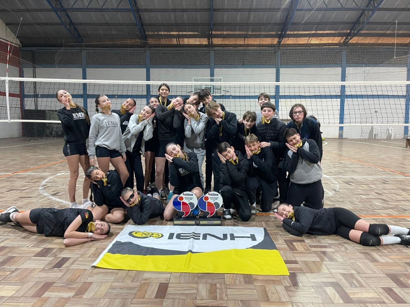 Equipes de vôlei da IENH conquistam ouro no Torneio Meridional de Voleibol Mirim Equipes de vôlei da IENH conquistam ouro no Torneio Meridional de Voleibol Mirim