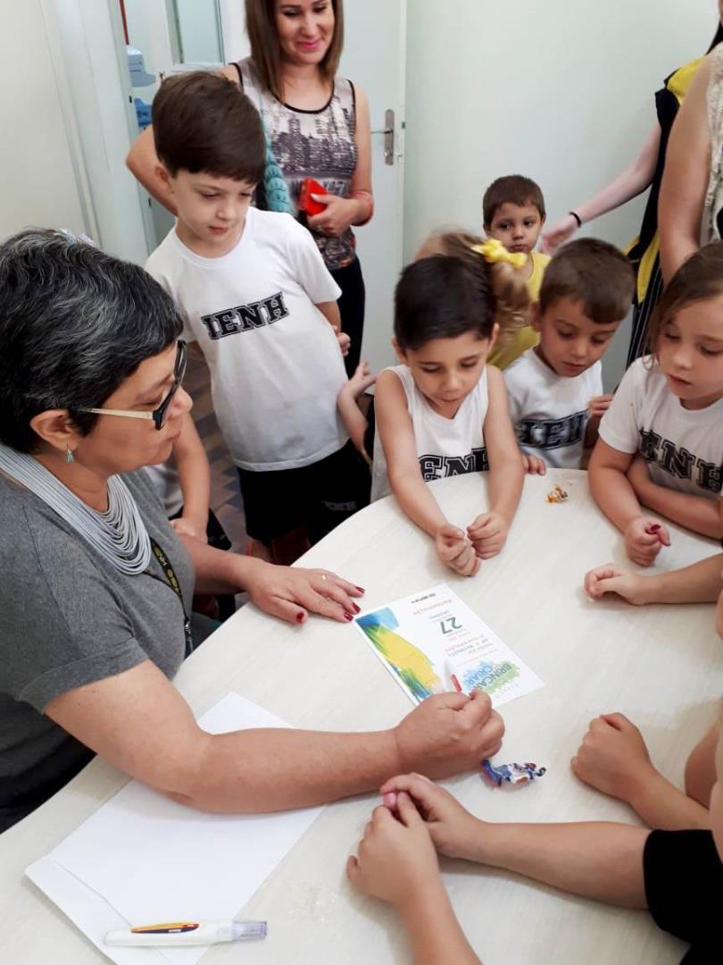 Espaço Brincar e Criar promove momento artístico na Unidade Oswaldo Cruz