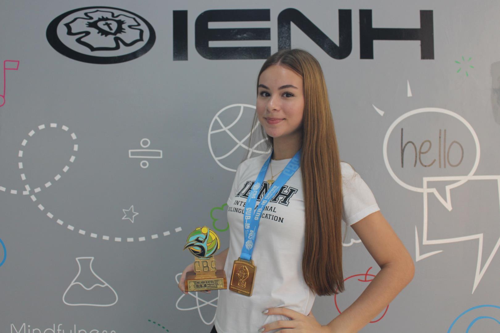 Estudante da IENH se consagra campeã invicta do Campeonato Brasileiro de Seleções de Vôlei