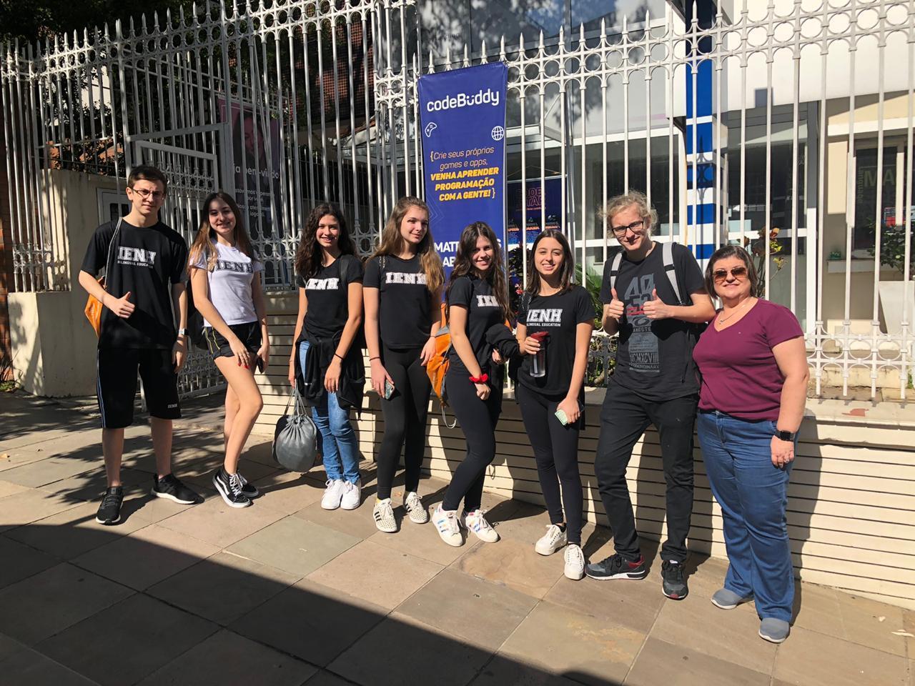 Estudantes bilíngues realizam Prova de Cambridge para testar conhecimentos na língua inglesa