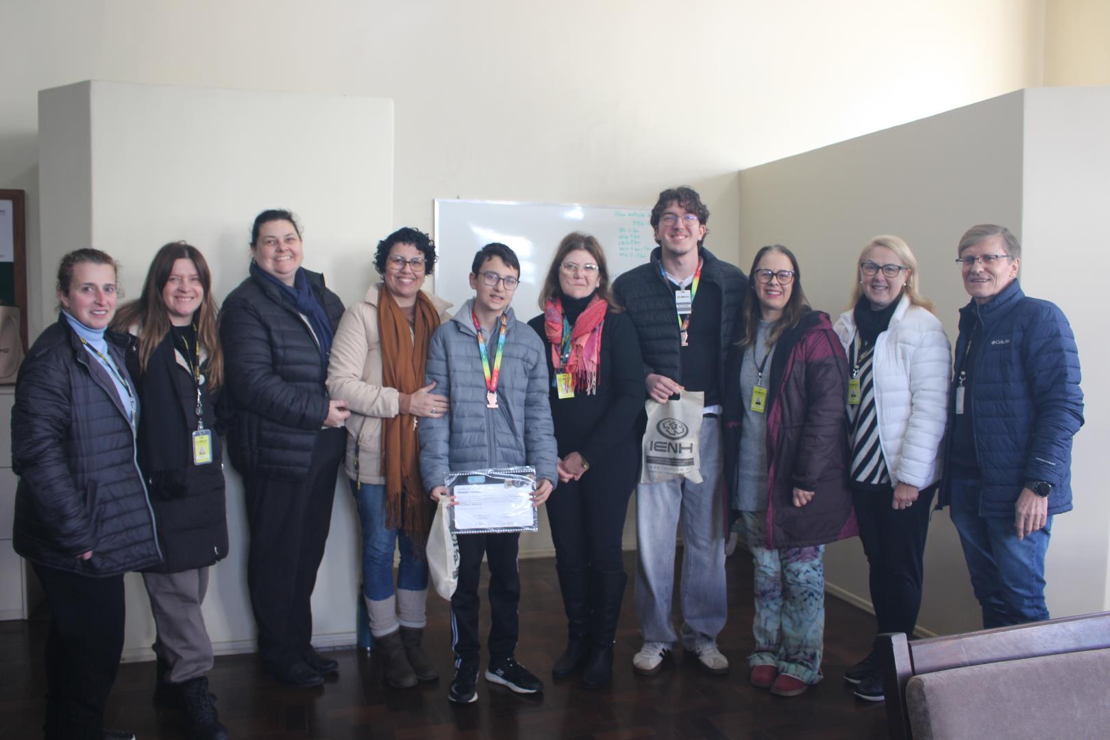 Estudantes da IENH são homenageados por conquistas na OBMEP