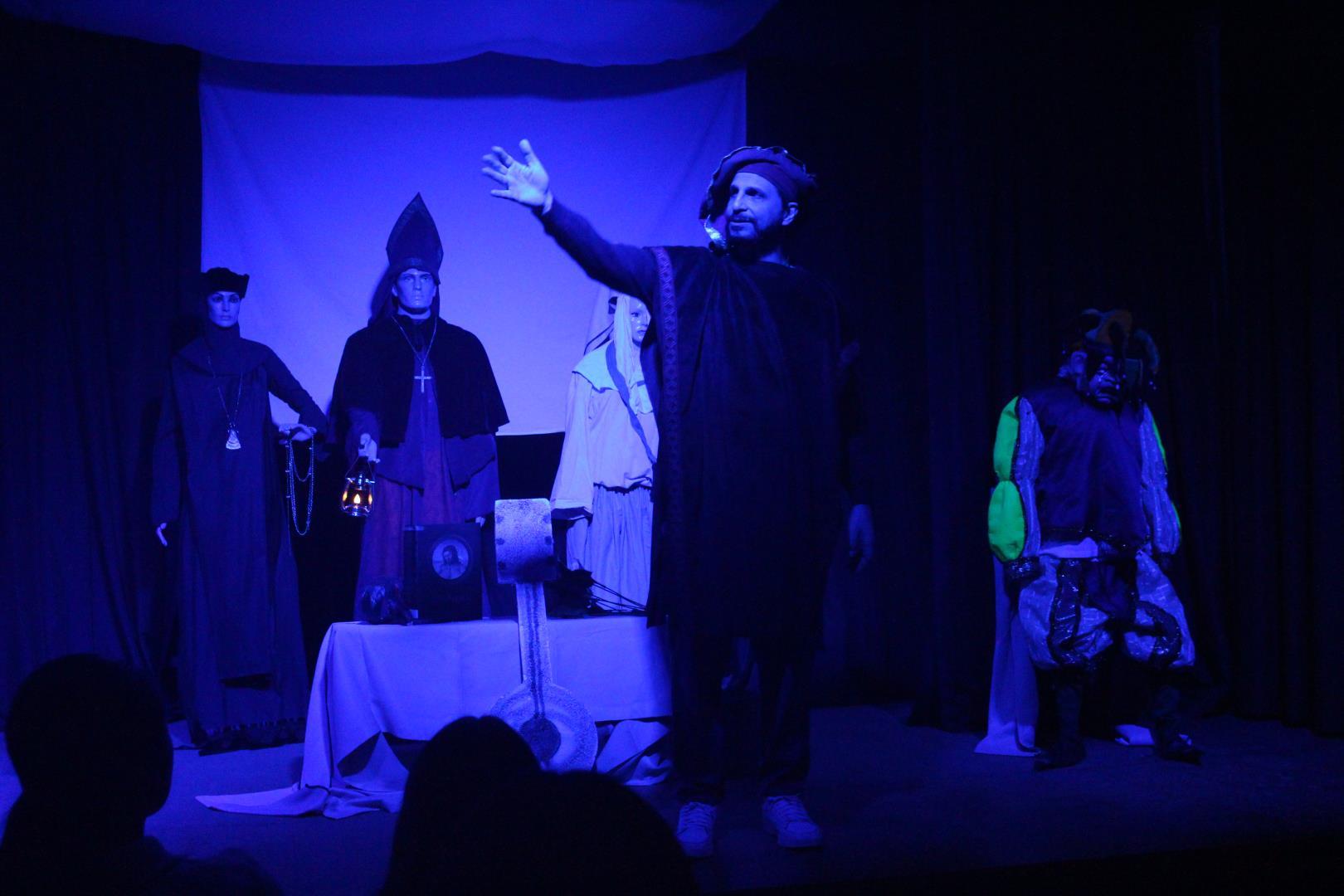 Estudantes da Unidade Fundação Evangélica aprendem sobre a história do Teatro Ocidental 